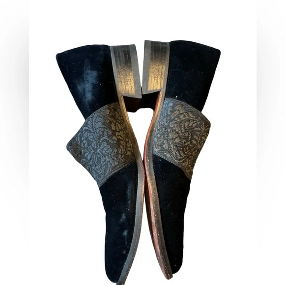 Vintage Bernie Mev black velvet loafer with elastic “ribbon” 39 - Picture 5 of 5